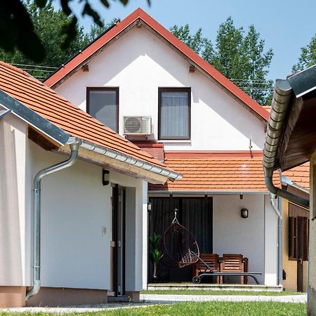 Park Apartman Sarrod Exteriör bild