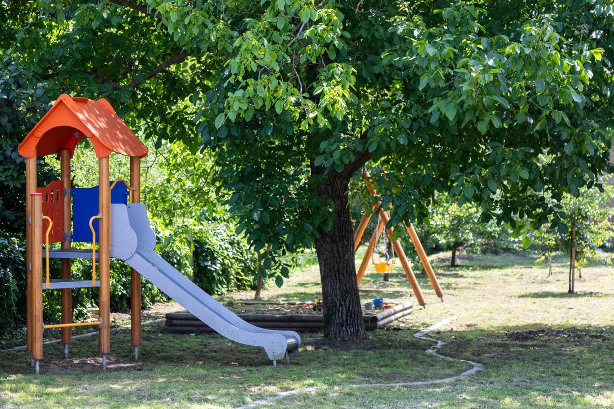Park Apartman Sarrod Exteriör bild