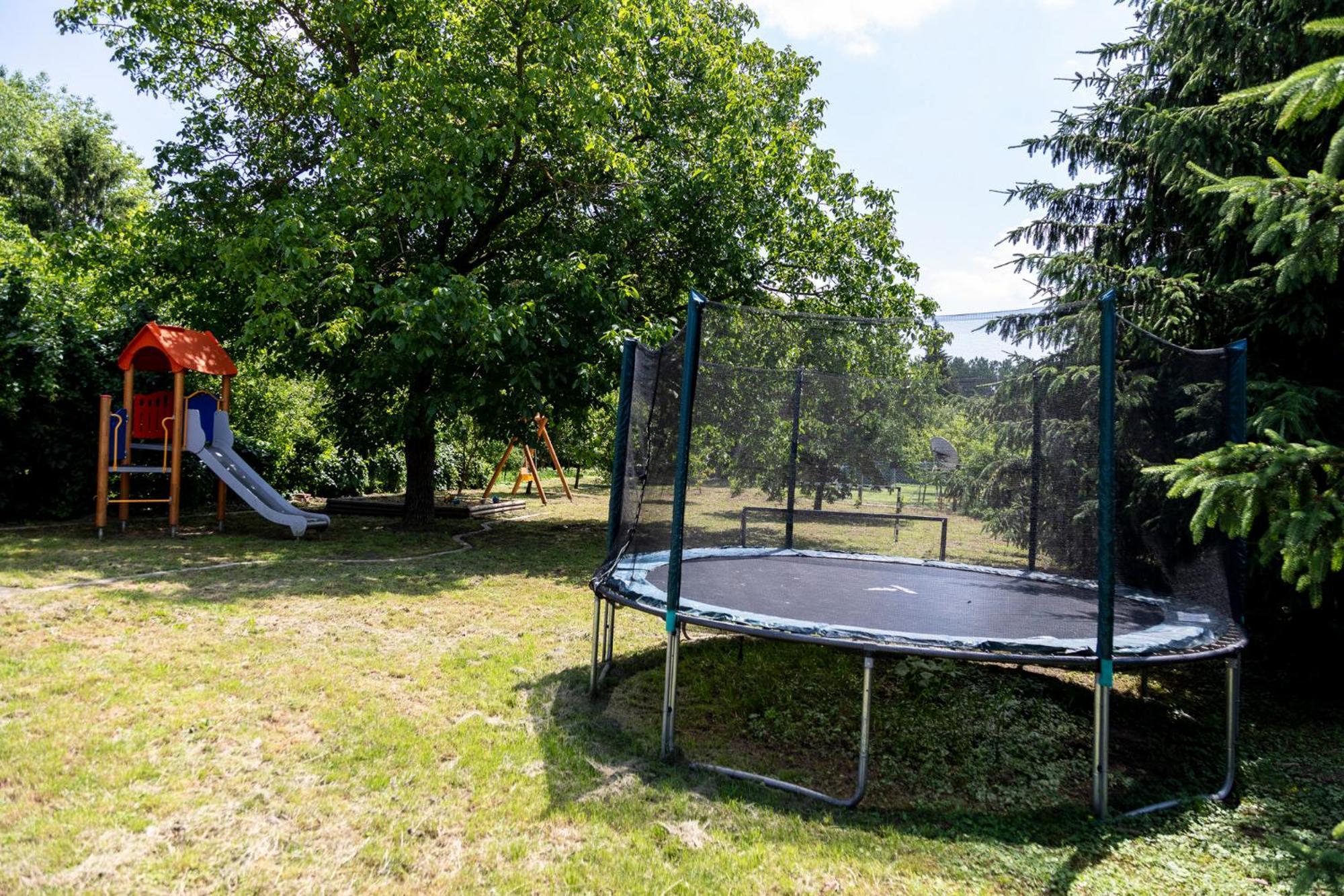 Park Apartman Sarrod Exteriör bild