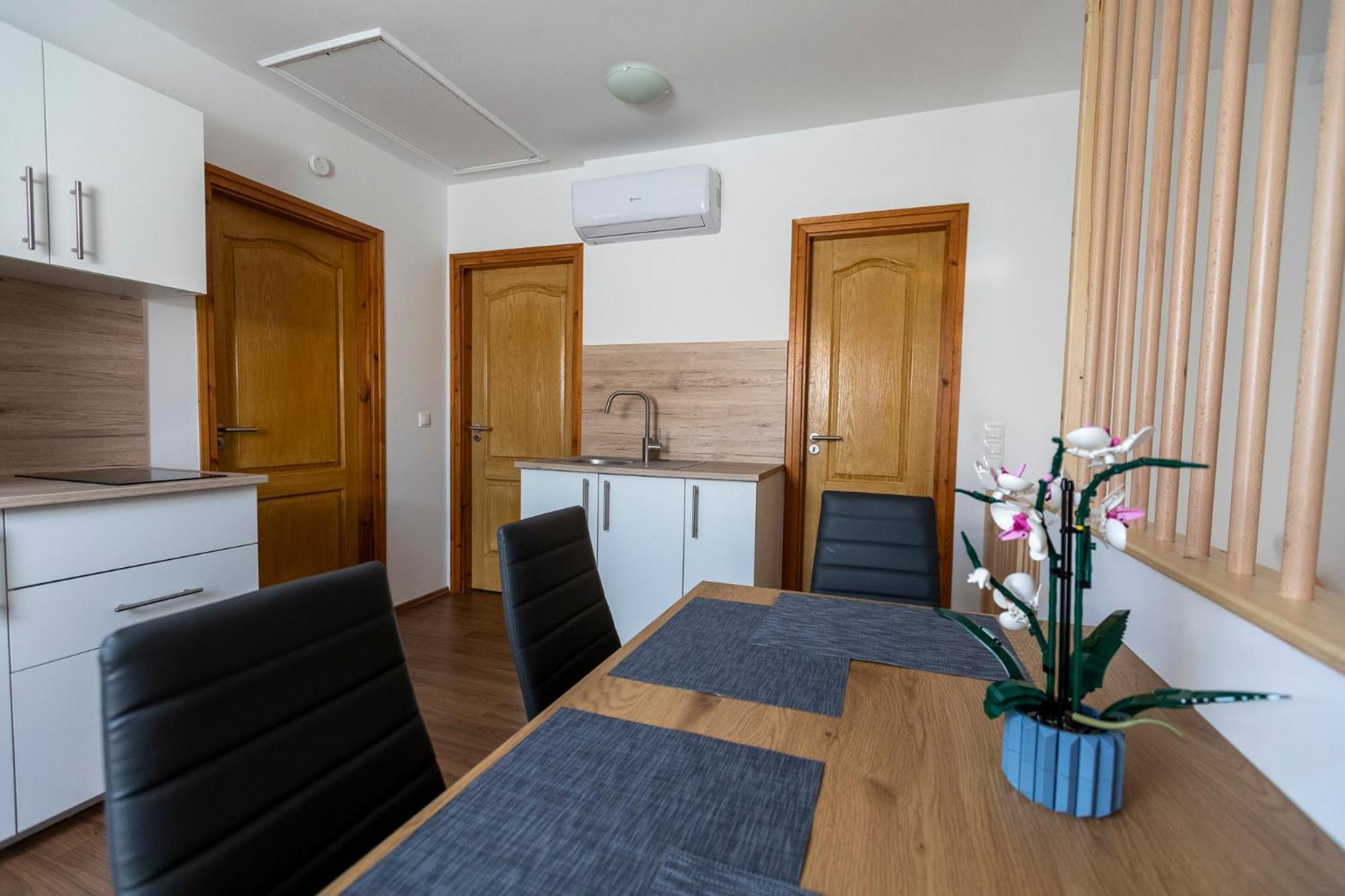 Park Apartman Sarrod Exteriör bild