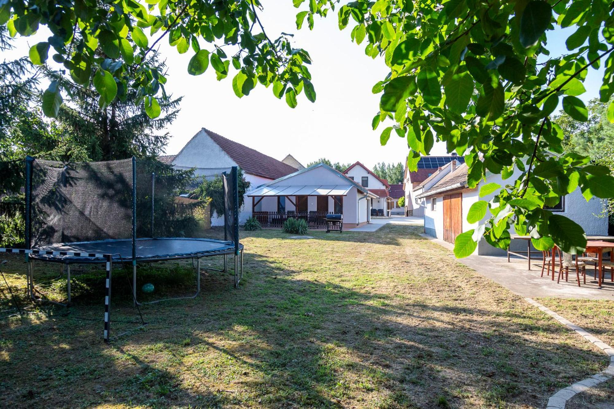 Park Apartman Sarrod Exteriör bild
