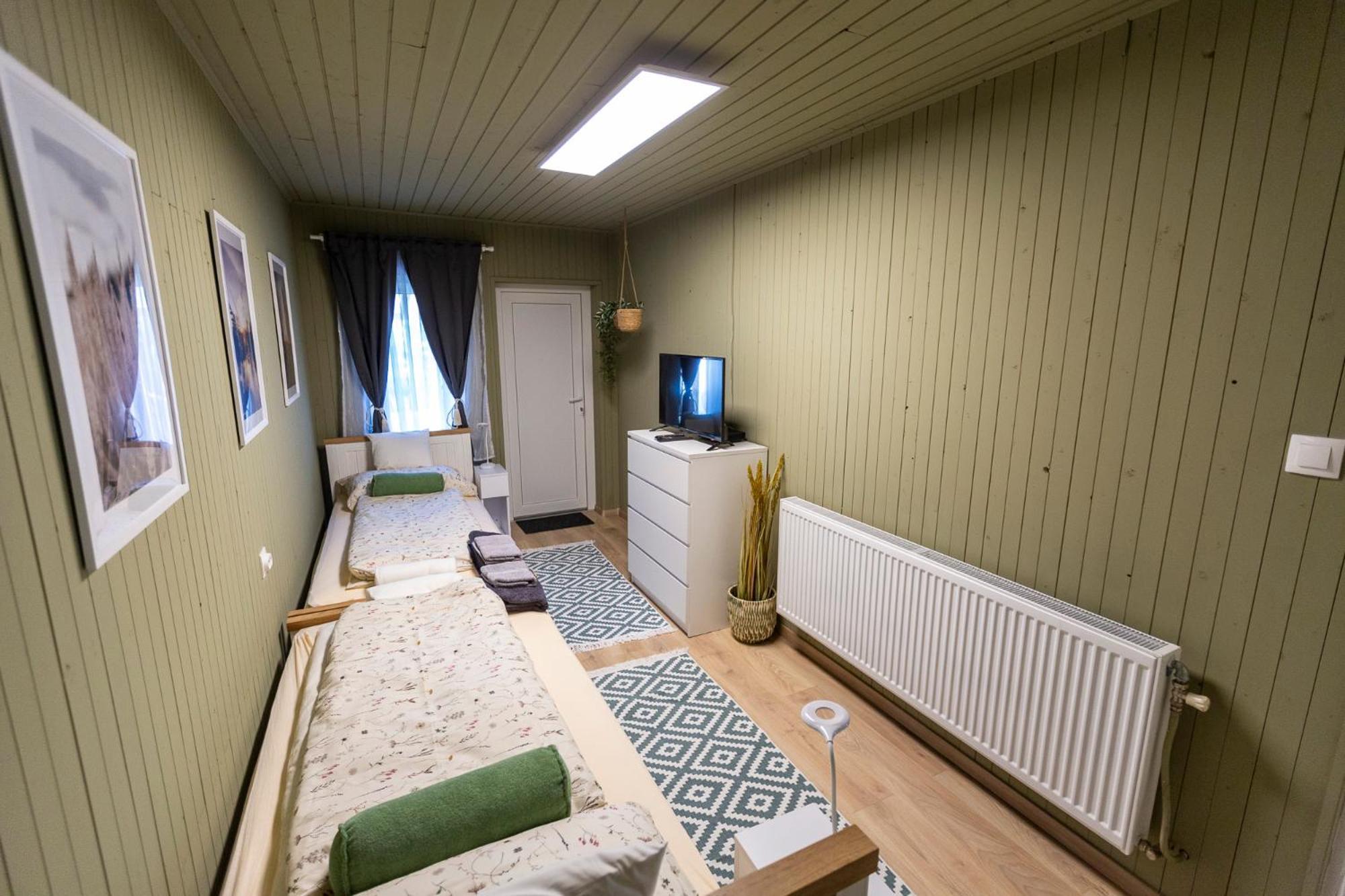 Park Apartman Sarrod Exteriör bild