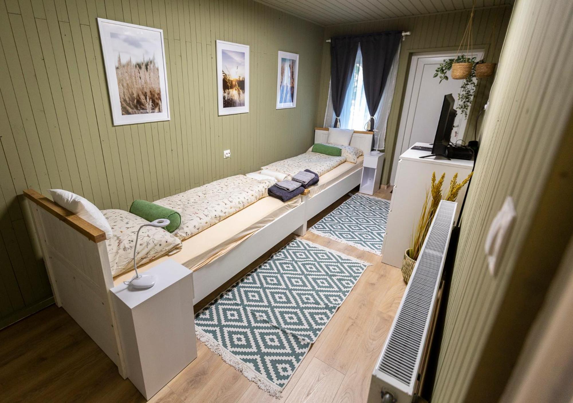 Park Apartman Sarrod Exteriör bild