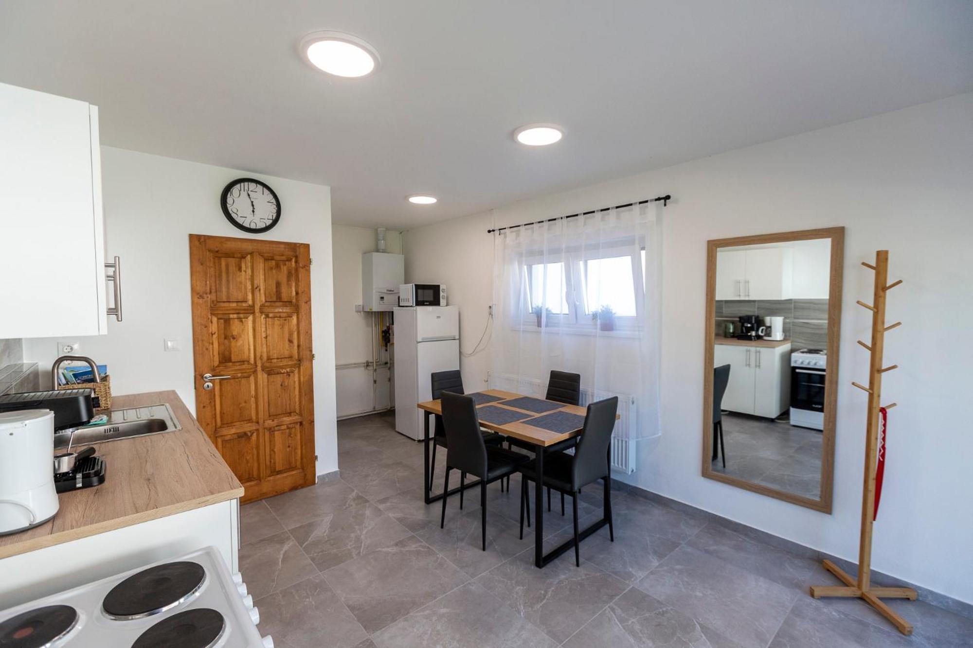 Park Apartman Sarrod Exteriör bild